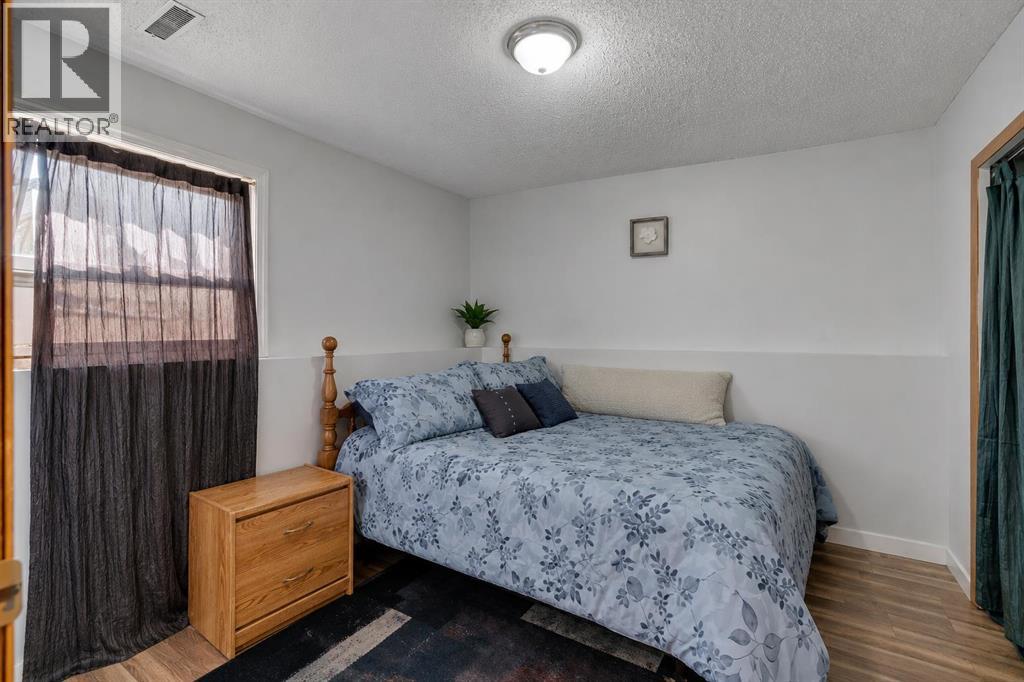 260 Erin Woods Drive Se, Calgary, Alberta T2B 3B9 - Photo 32 - A2313685