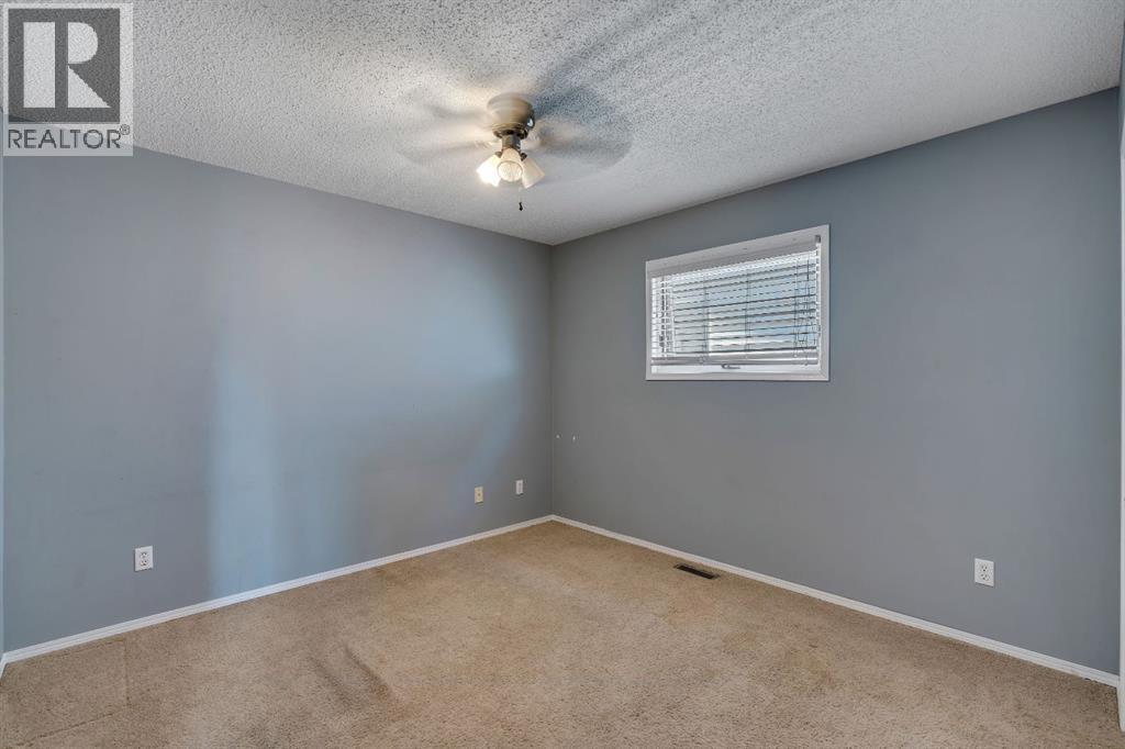 260 Erin Woods Drive Se, Calgary, Alberta T2B 3B9 - Photo 17 - A2313685