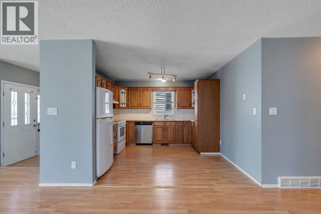 260 Erin Woods Drive Se, Calgary, Alberta T2B 3B9 - Photo 9 - A2313685