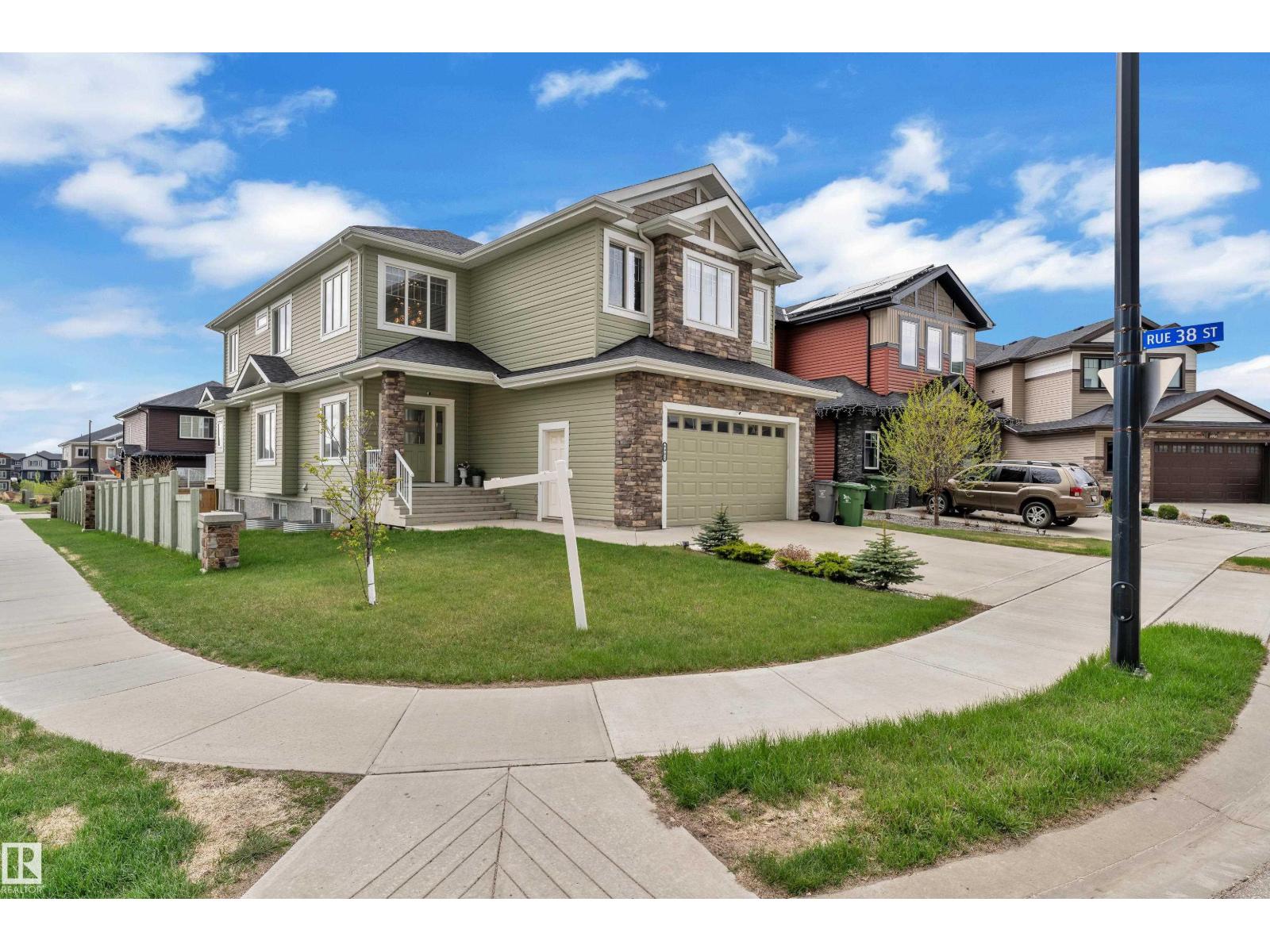 4902 38 St, Beaumont, Alberta  T4X 2B6 - Photo 2 - E4489697