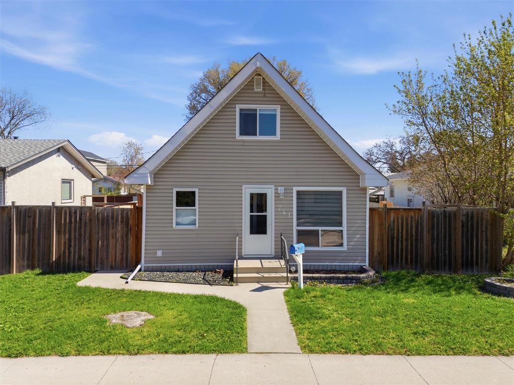 741 Government Avenue, Winnipeg, Manitoba R2K 1X5 - Photo 0 - 202611374