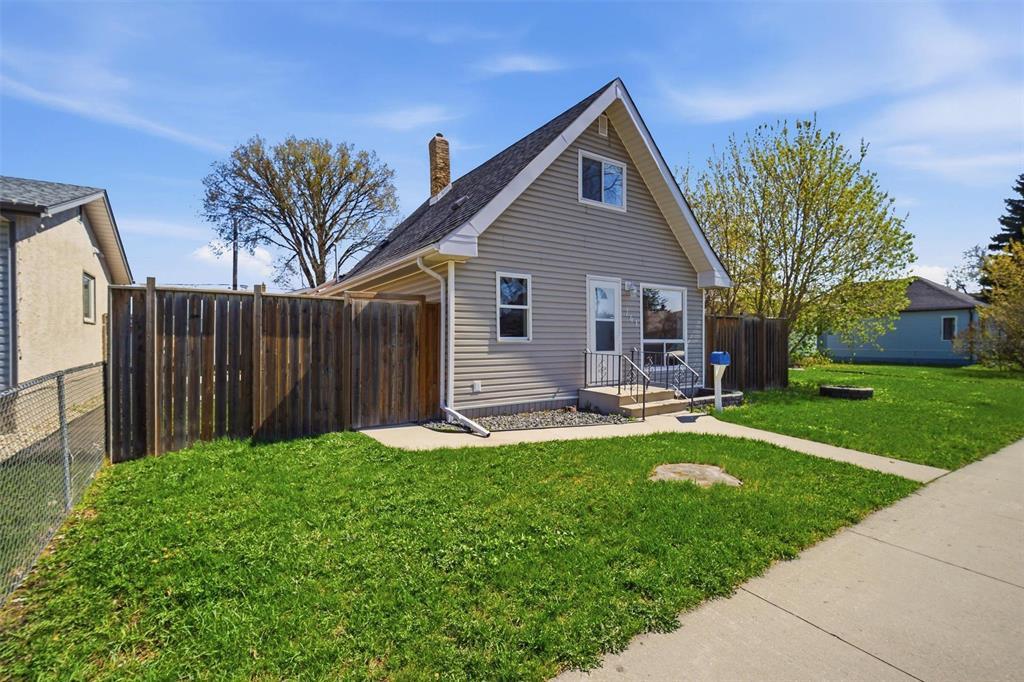 741 Government Avenue, Winnipeg, Manitoba R2K 1X5 - Photo 1 - 202611374