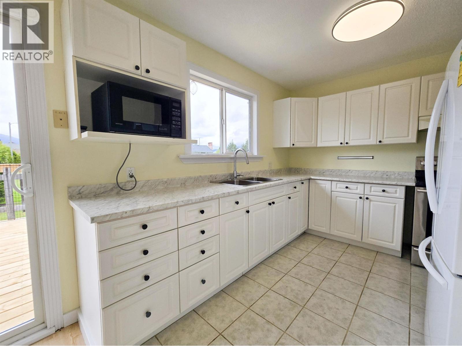 23 Stein Street, Kitimat, British Columbia  V8C 1J2 - Photo 2 - R3127212