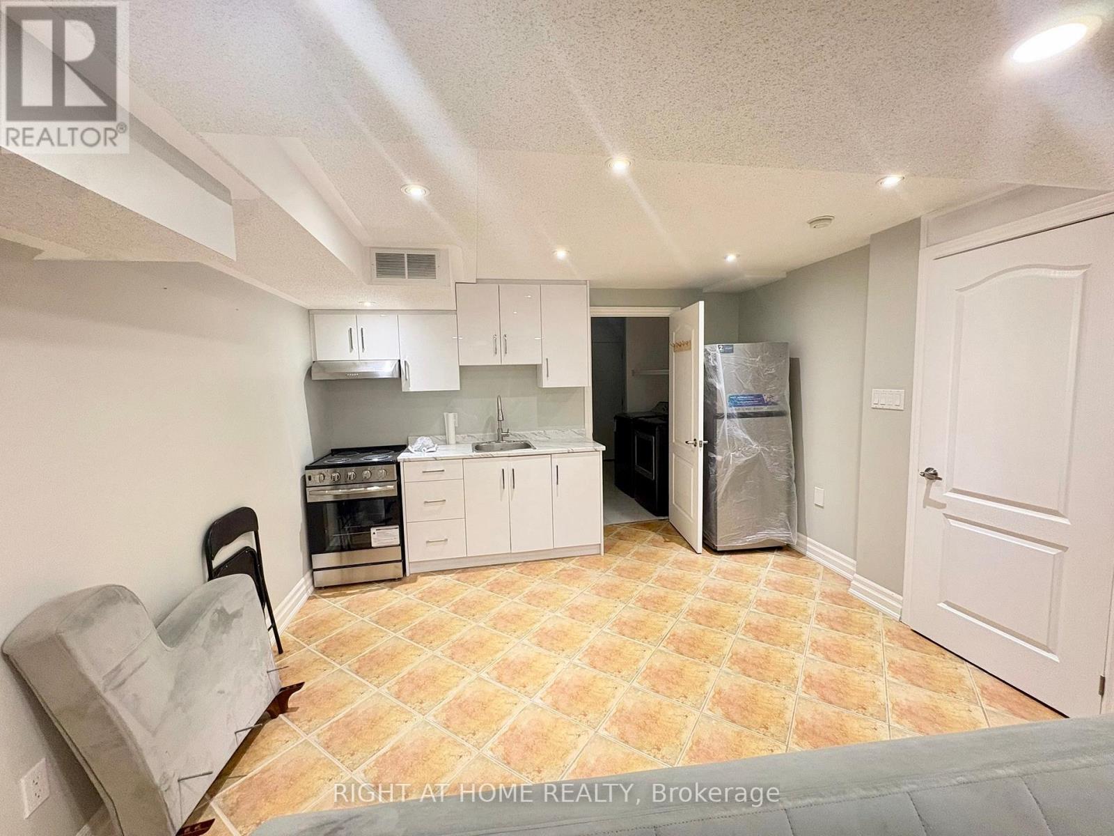 Bsmnt - 287 Wildberry Crescent, Vaughan, Ontario  L4H 2H6 - Photo 5 - N13137934