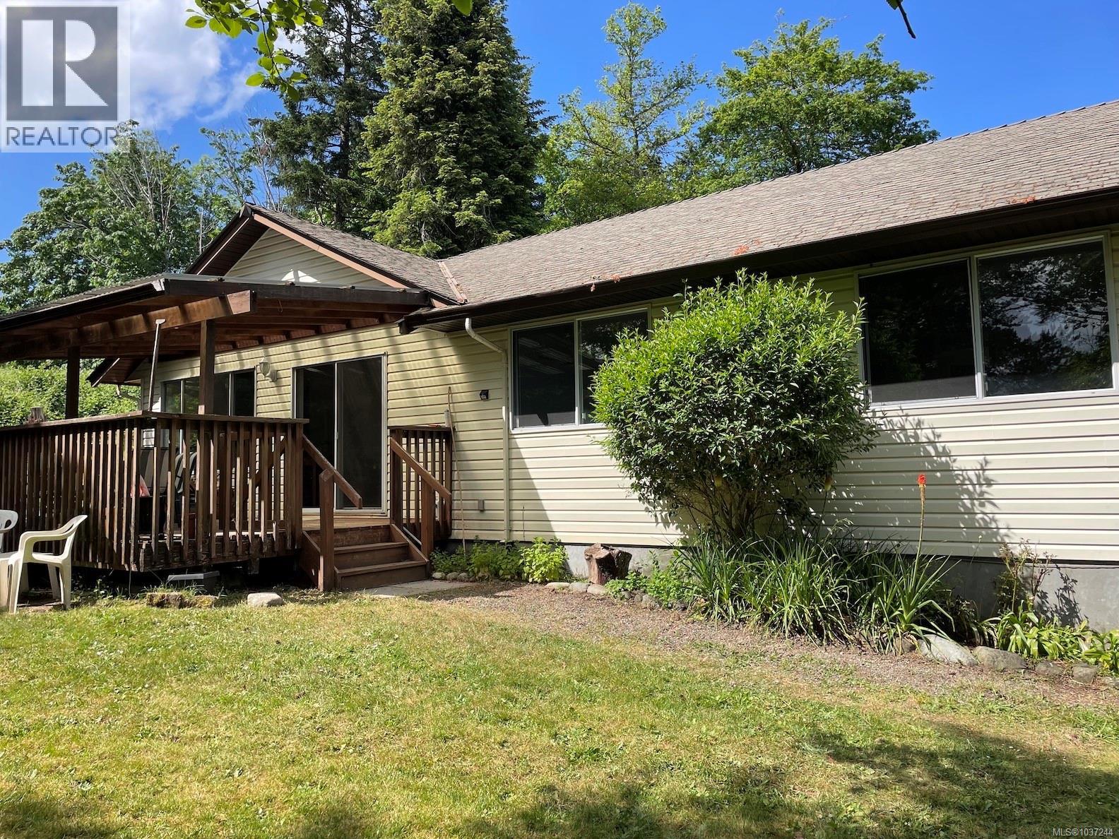 1825 Lackehaven Dr, Gabriola Island, British Columbia  V0R 1X6 - Photo 2 - 1037244