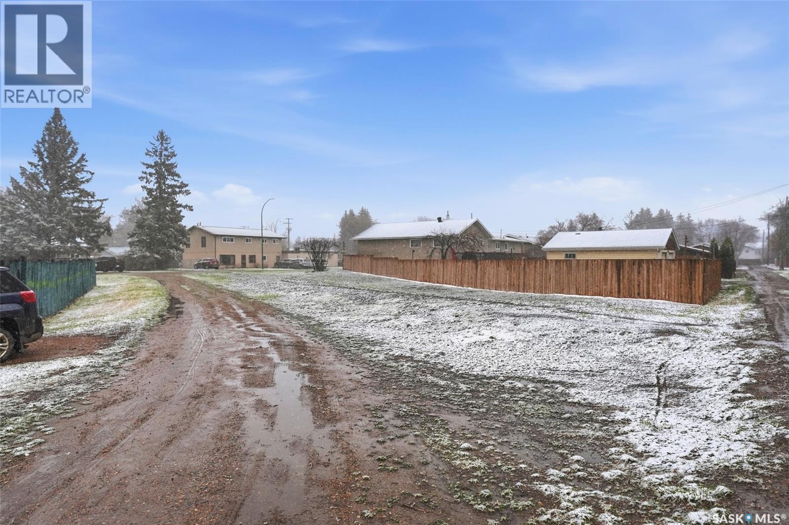757 6th Street E, Prince Albert, Saskatchewan  S6V 0N9 - Photo 2 - SK036587