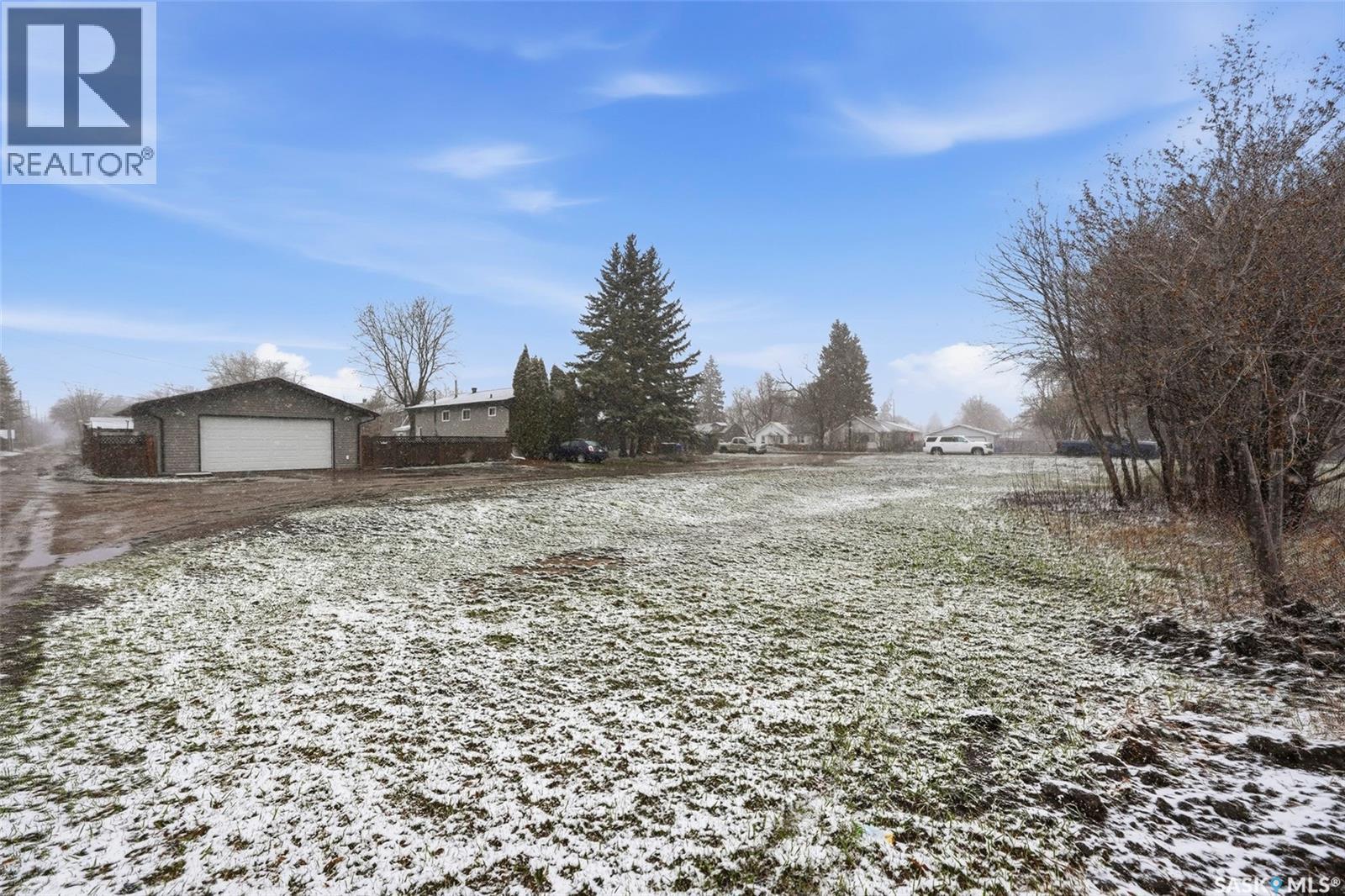 743 7th Street E, Prince Albert, Saskatchewan  S6V 0S9 - Photo 3 - SK036585