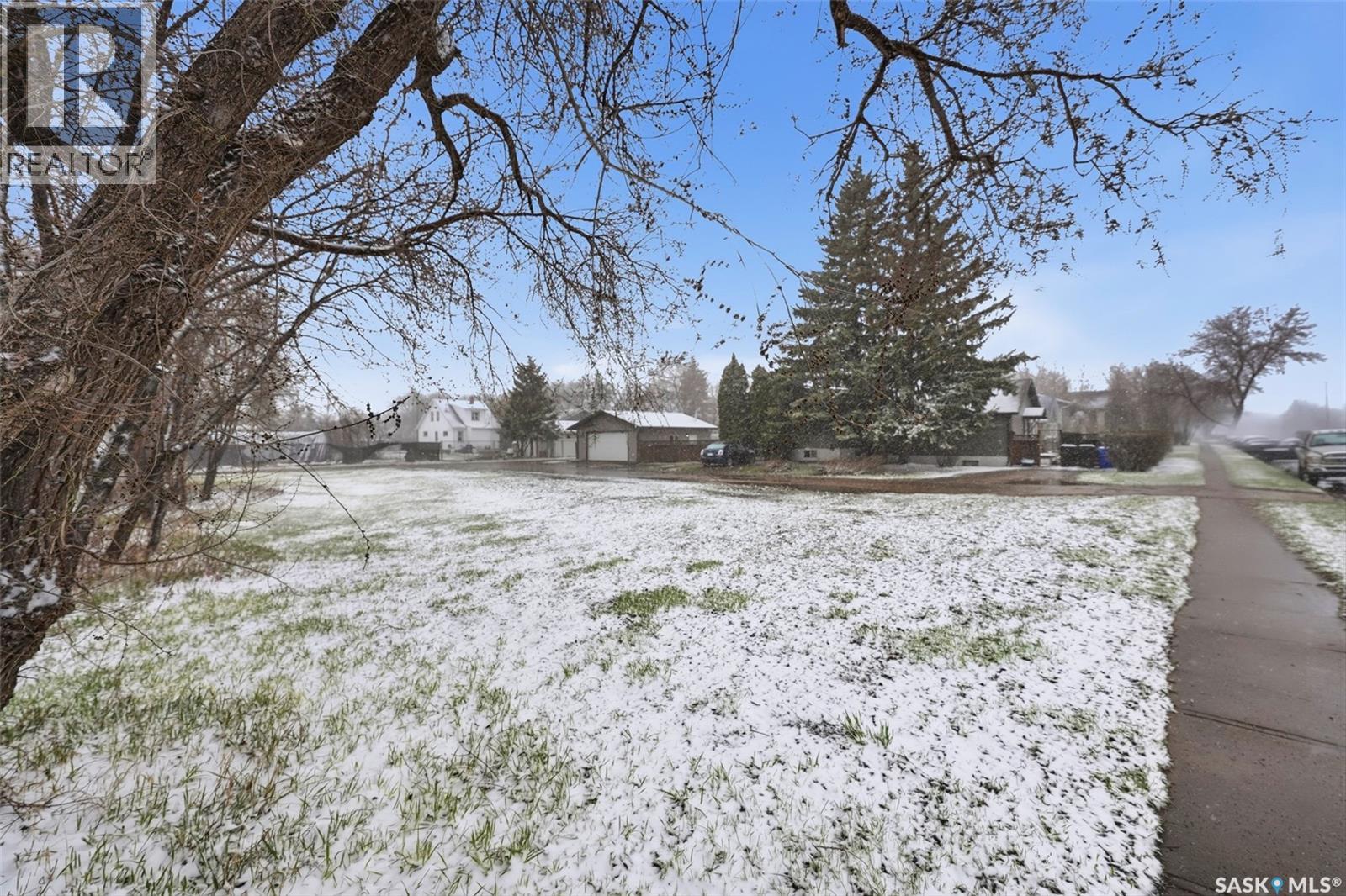 743 7th Street E, Prince Albert, Saskatchewan  S6V 0S9 - Photo 2 - SK036585