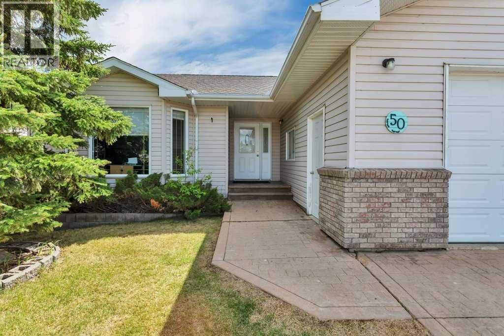 50 Westwood Crescent, Sylvan Lake, Alberta  T4S 1V8 - Photo 3 - A2314196