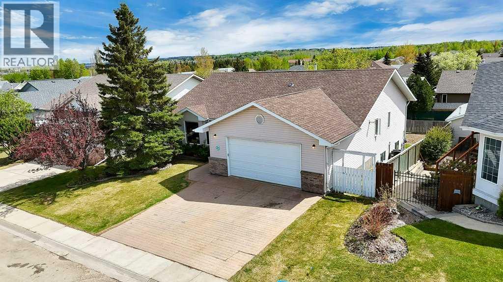 50 Westwood Crescent, Sylvan Lake, Alberta  T4S 1V8 - Photo 1 - A2314196