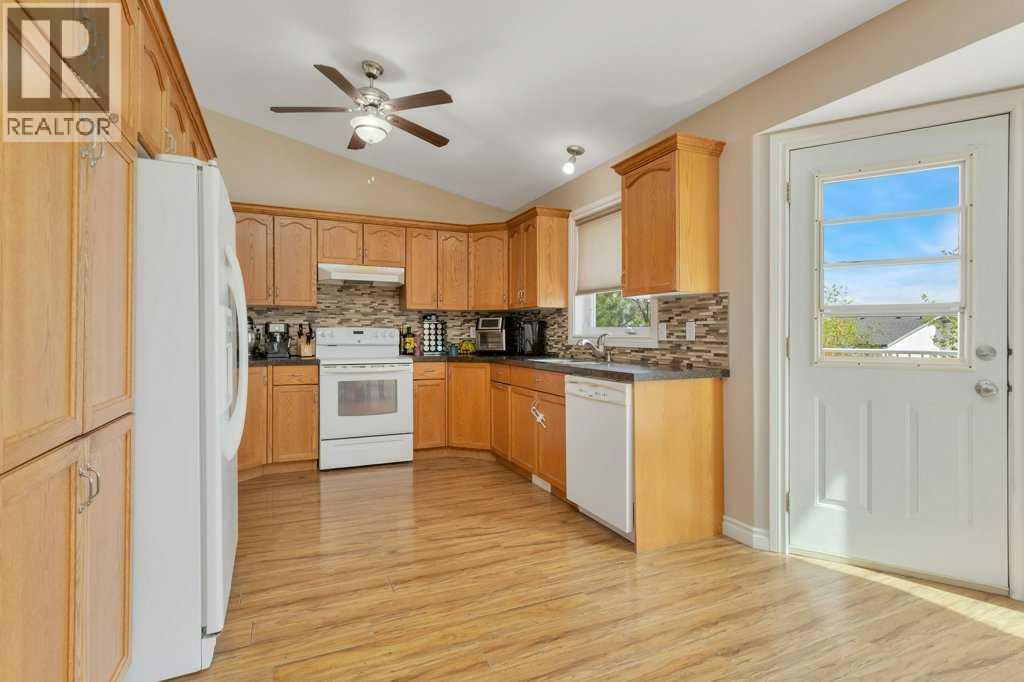 50 Westwood Crescent, Sylvan Lake, Alberta  T4S 1V8 - Photo 12 - A2314196