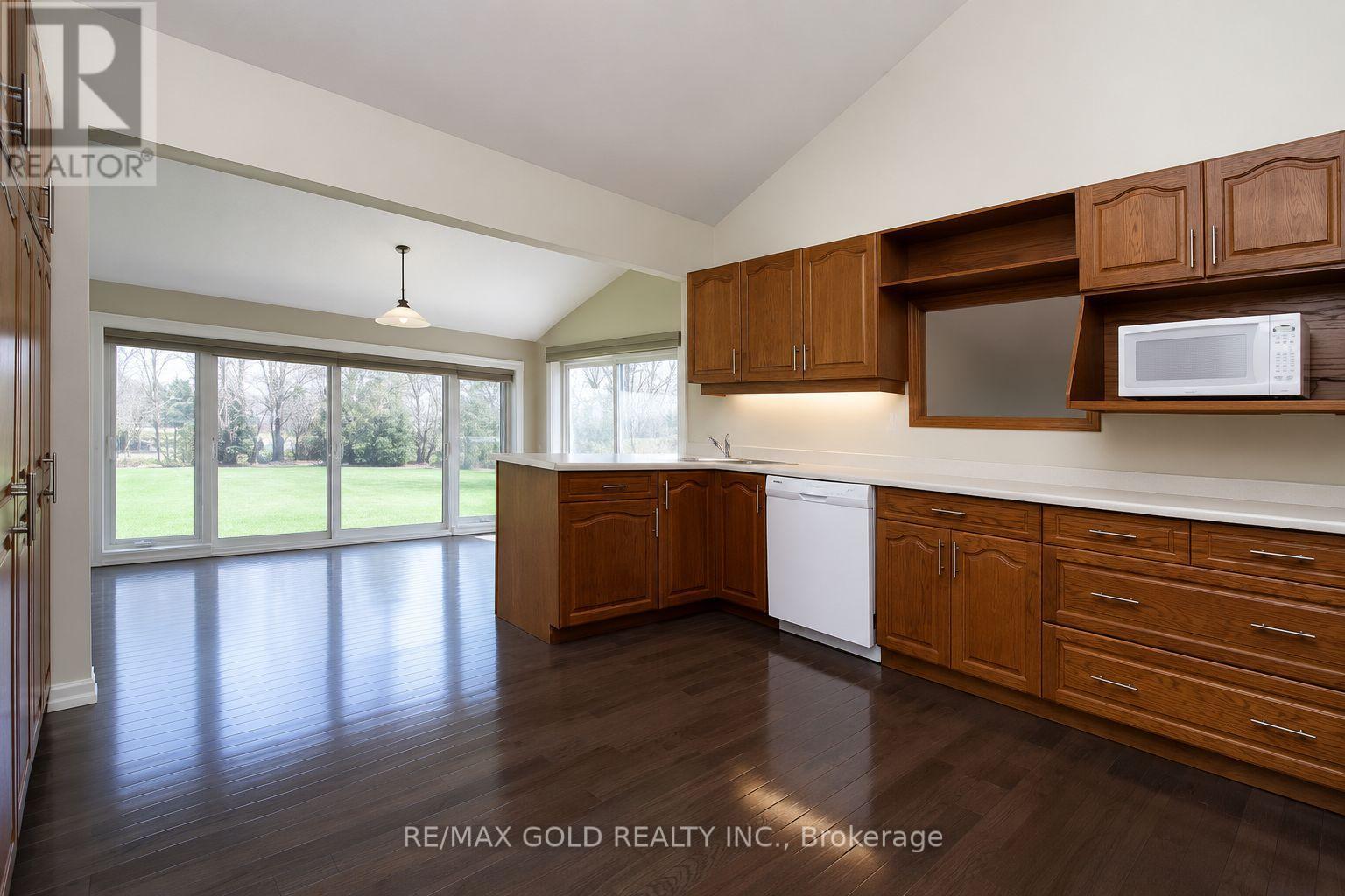 14611 Bramalea Road, Caledon, Ontario  L7C 2R5 - Photo 7 - W12981502