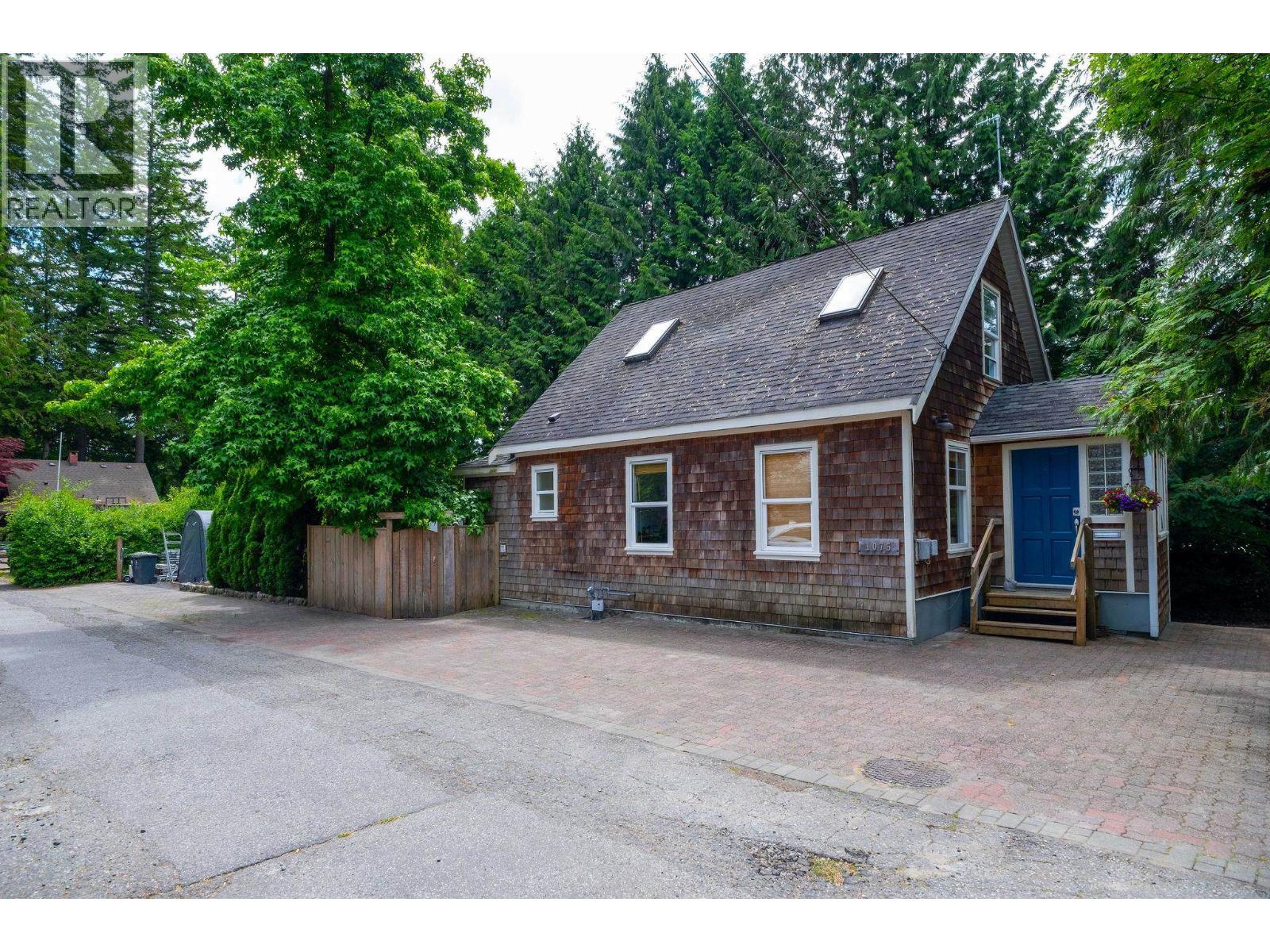 1075 Gladwin Drive, North Vancouver, British Columbia  V7R 1A1 - Photo 5 - R3121554