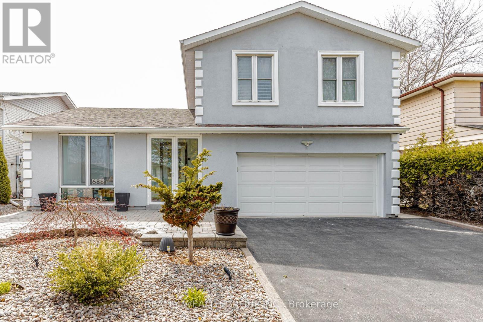 688 ANTIGUA CRESCENT, Oshawa, Ontario