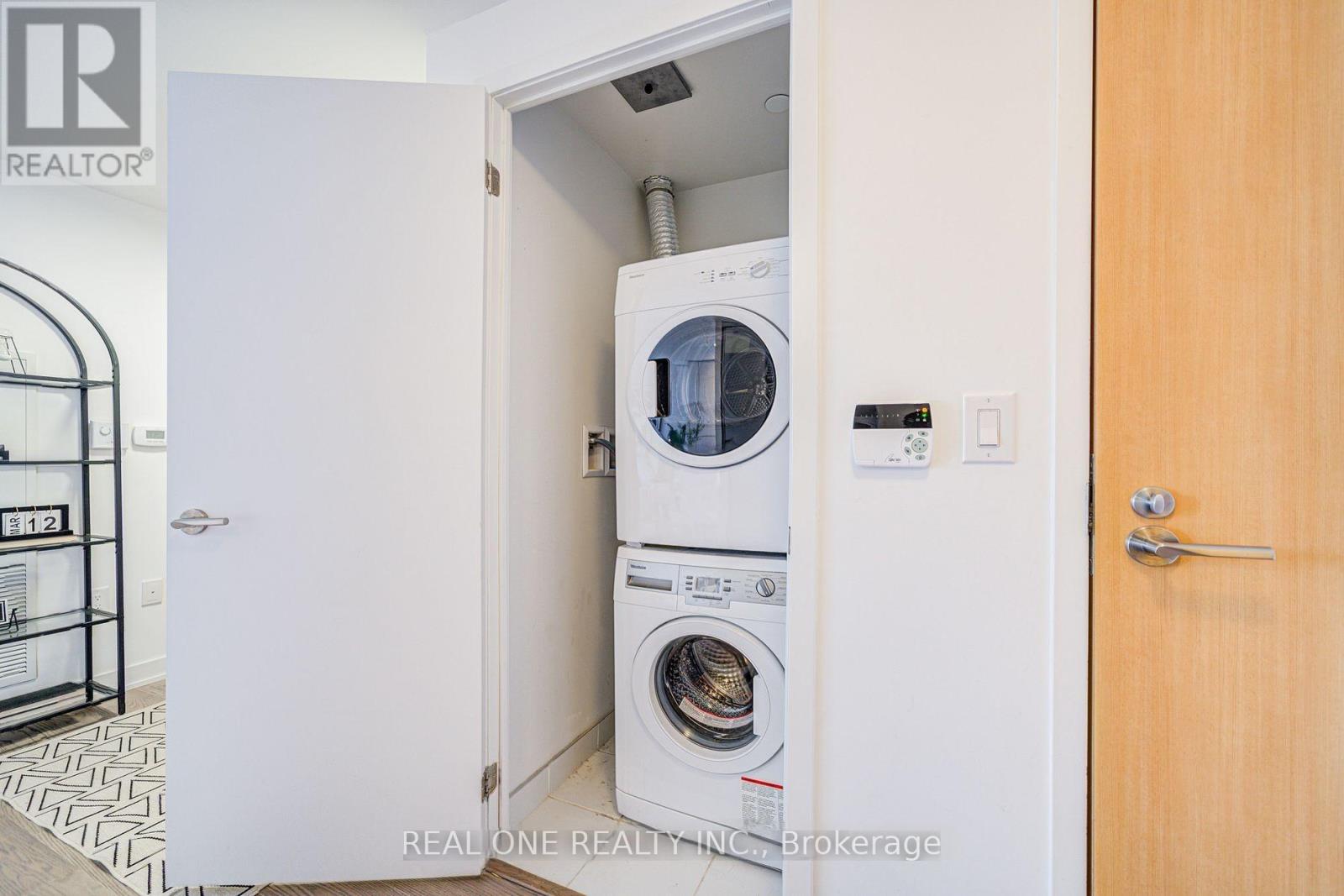 5407 - 11 Wellesley Street W, Toronto, Ontario  M4Y 0G4 - Photo 24 - C13167066