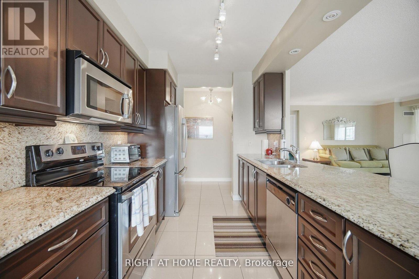 1010 - 88 Promenade Circle, Vaughan, Ontario  L4J 9A4 - Photo 12 - N13167058
