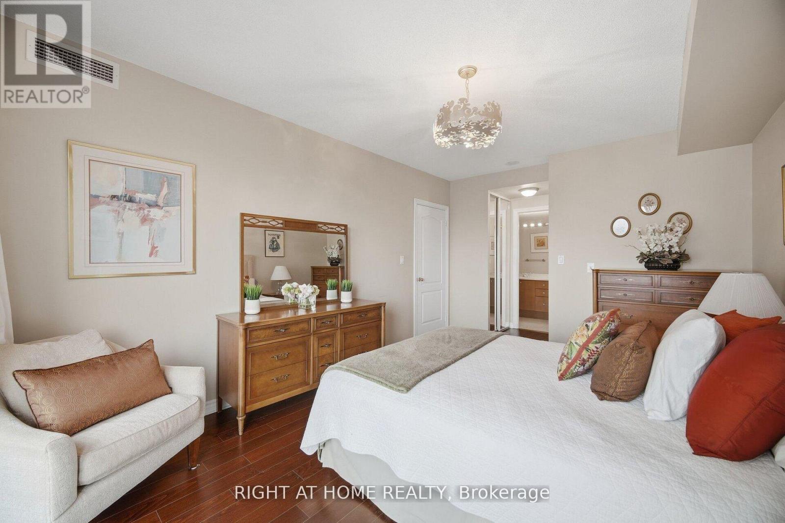 1010 - 88 Promenade Circle, Vaughan, Ontario  L4J 9A4 - Photo 26 - N13167058