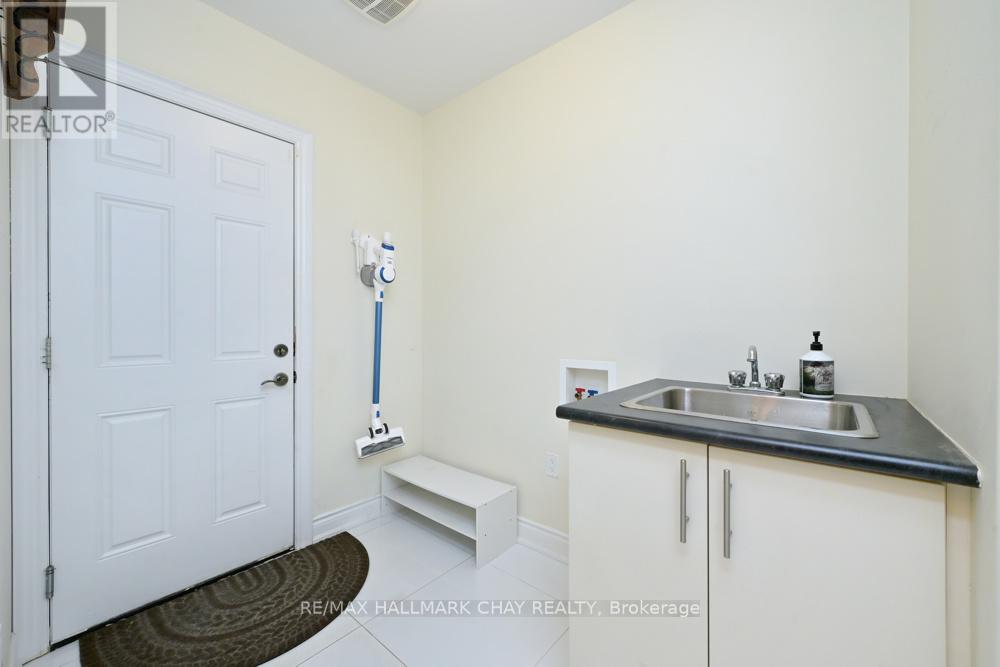 1846 Lamstone Street, Innisfil, Ontario  L9S 4Z8 - Photo 15 - N13167072