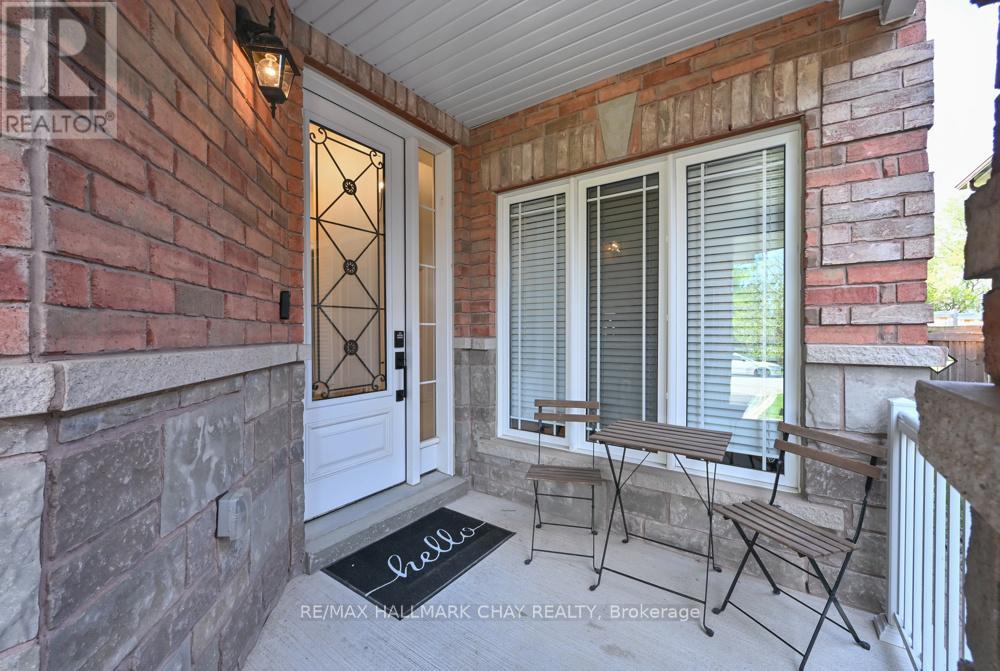 1846 Lamstone Street, Innisfil, Ontario  L9S 4Z8 - Photo 3 - N13167072