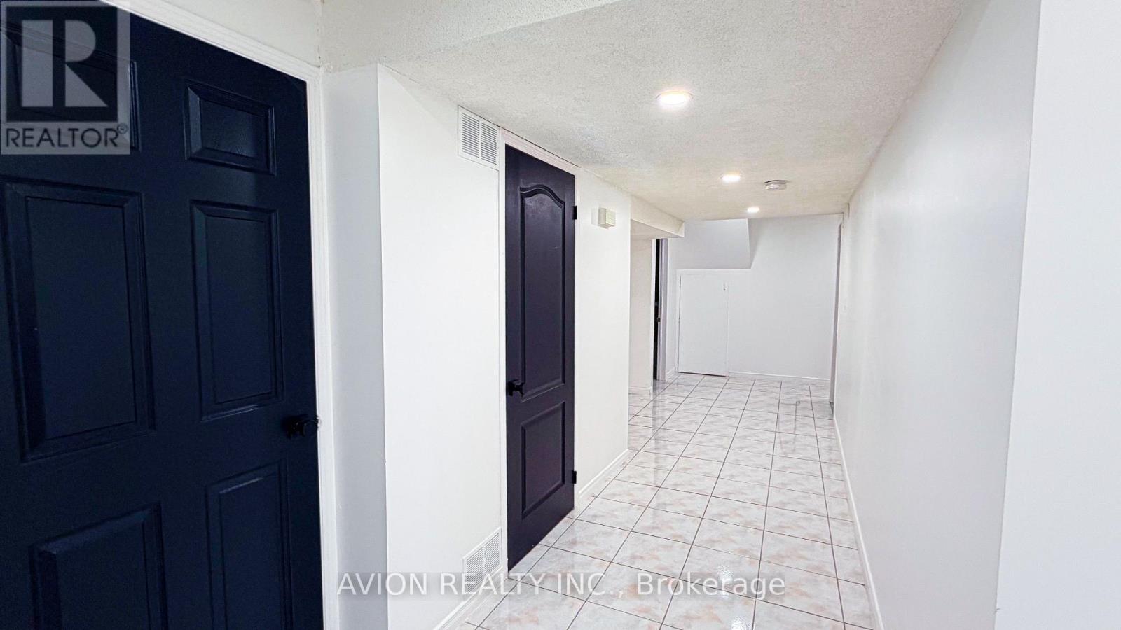 Lower 2 - 2 Bute Court, Vaughan, Ontario L6A 1P3 - Photo 2 - N13167094