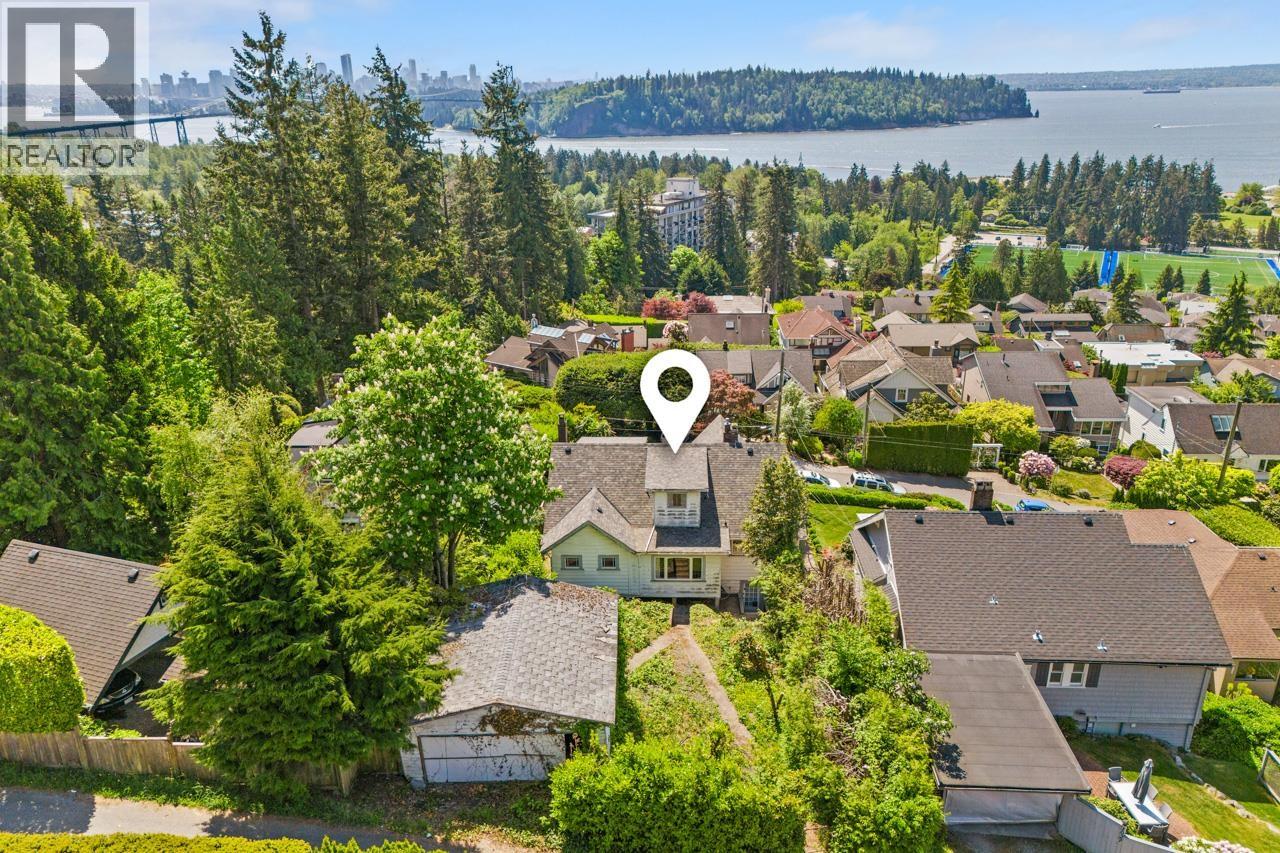 1013 DUCHESS AVENUE, West Vancouver, British Columbia