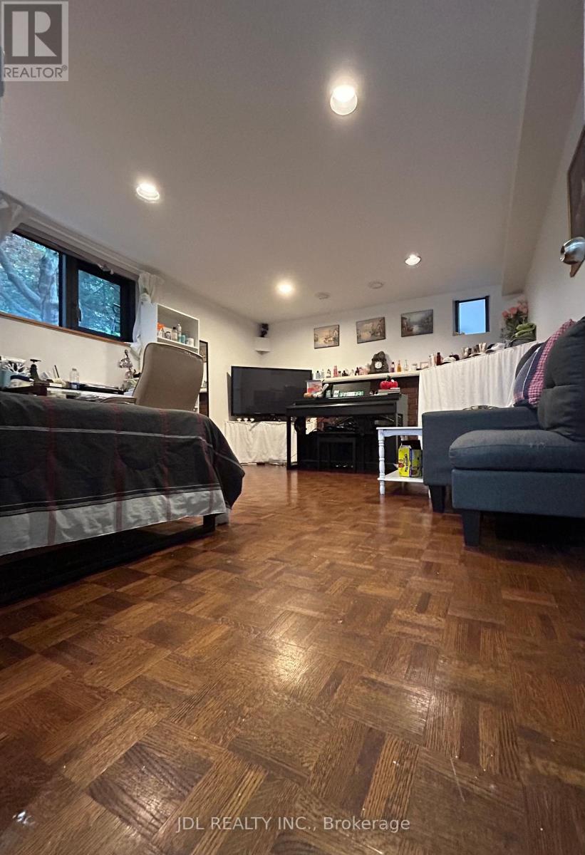 Bsmt - 19 Glengrove Ave E Avenue, Toronto, Ontario  M4N 1E6 - Photo 14 - C13167110