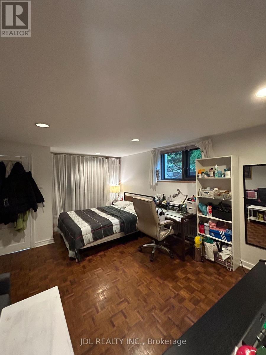 Bsmt - 19 Glengrove Ave E Avenue, Toronto, Ontario  M4N 1E6 - Photo 15 - C13167110