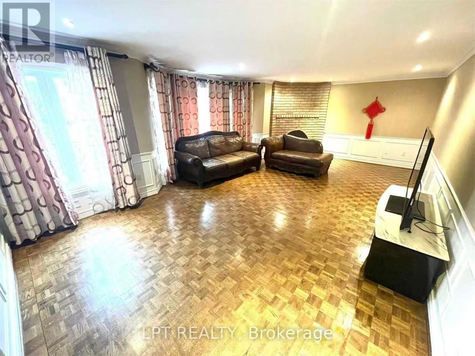 31 Glenayr Road, Richmond Hill, Ontario  L4B 2G6 - Photo 8 - N13167106