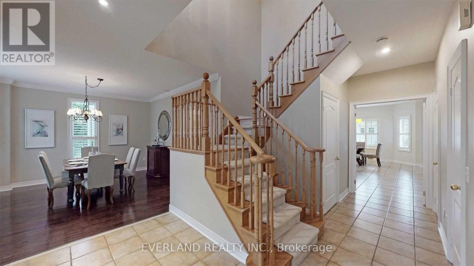 27 The Fairways Street, Markham, Ontario  L6C 2A3 - Photo 7 - N13167116