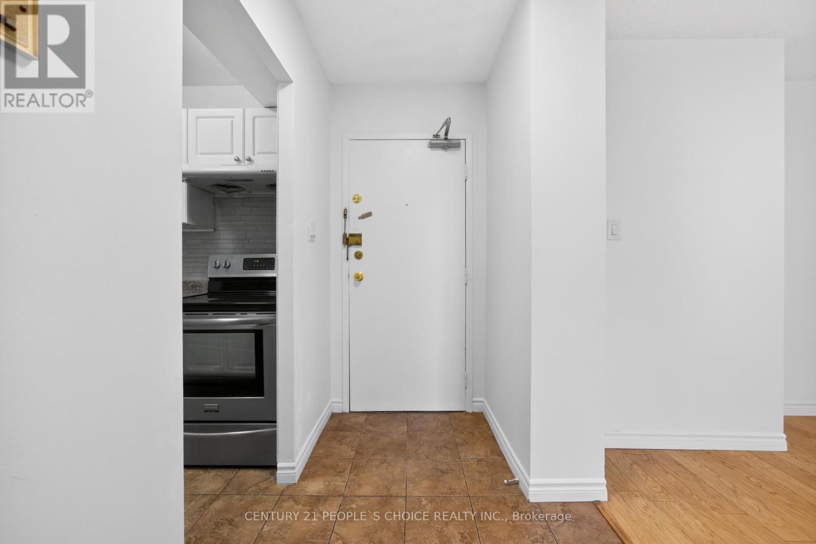 702 - 390 Dixon Road, Toronto, Ontario M9R 1T4 - Photo 5 - W13167104