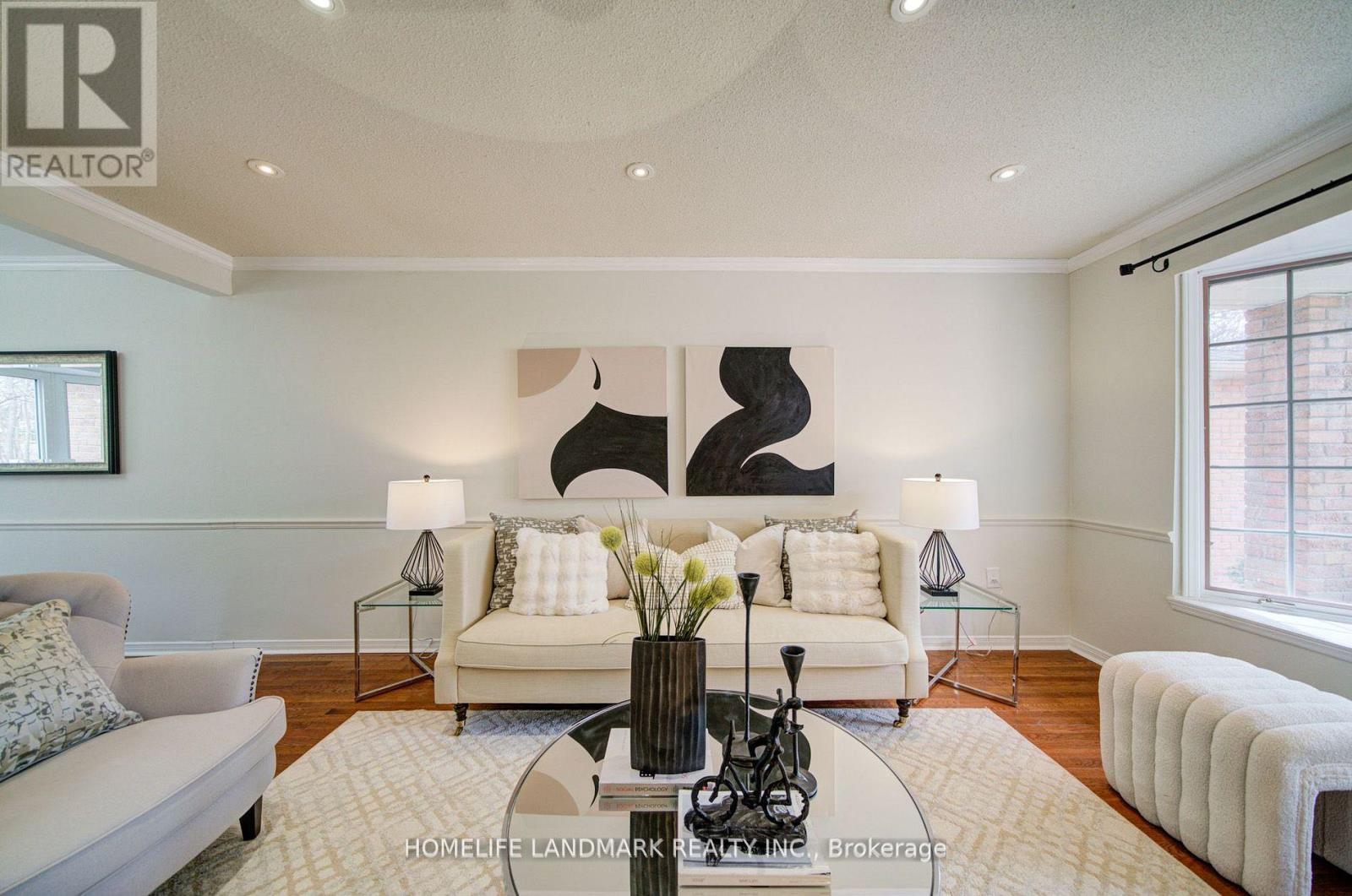 1111 Deer Run, Mississauga, Ontario  L5C 3P7 - Photo 4 - W13167114