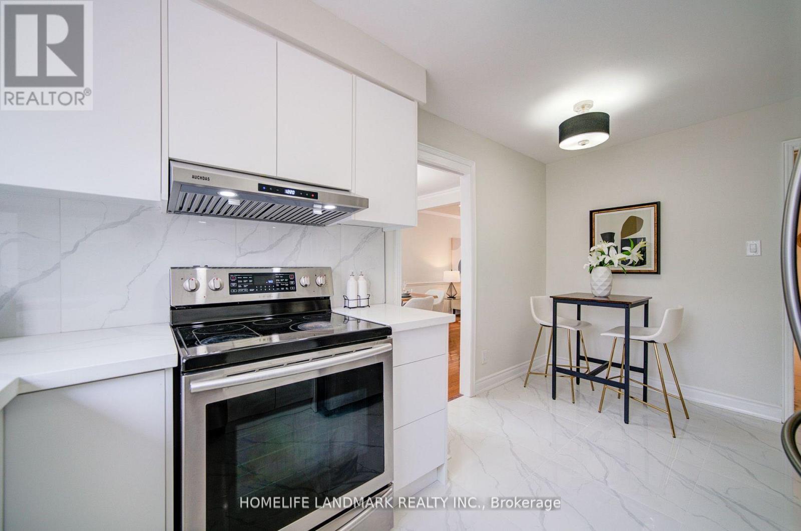 1111 Deer Run, Mississauga, Ontario  L5C 3P7 - Photo 8 - W13167114