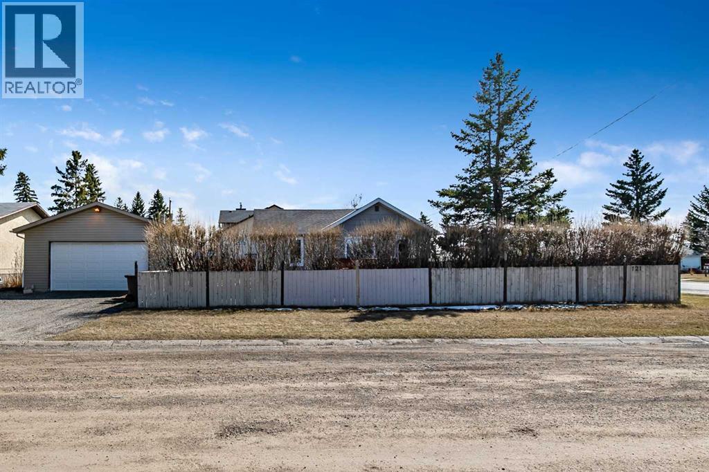121 2 Avenue SW, Diamond Valley, Alberta  T0L 0H0 - Photo 1 - A2302186