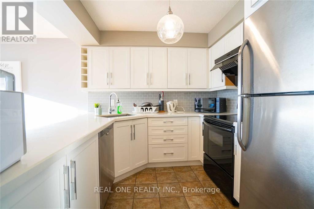 499 Mariner Drive, Waterloo, Ontario  N2K 4N7 - Photo 4 - X13167124
