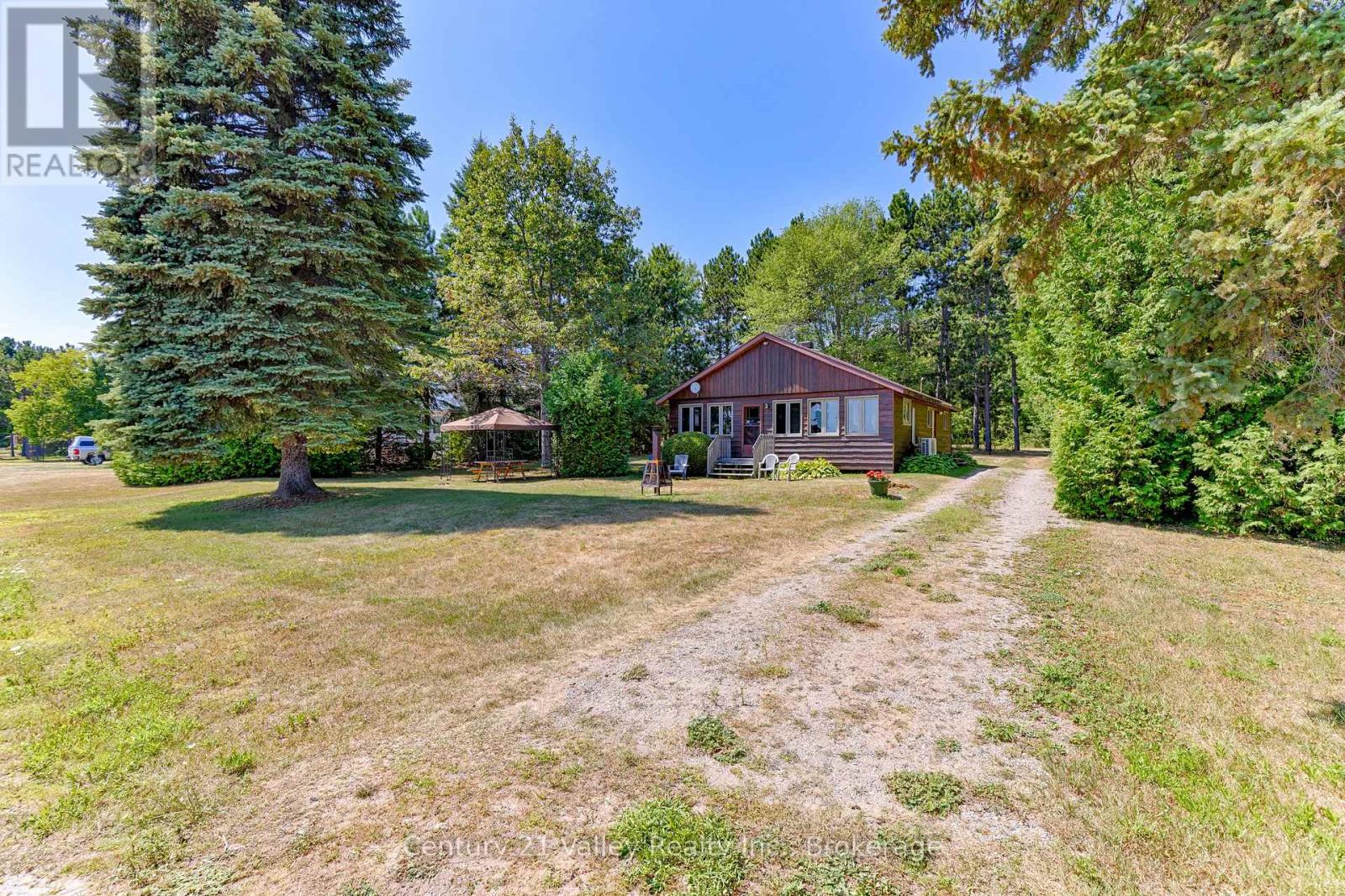 1077 Lake Clear Road, Bonnechere Valley, Ontario  K0J 1T0 - Photo 5 - X12933940