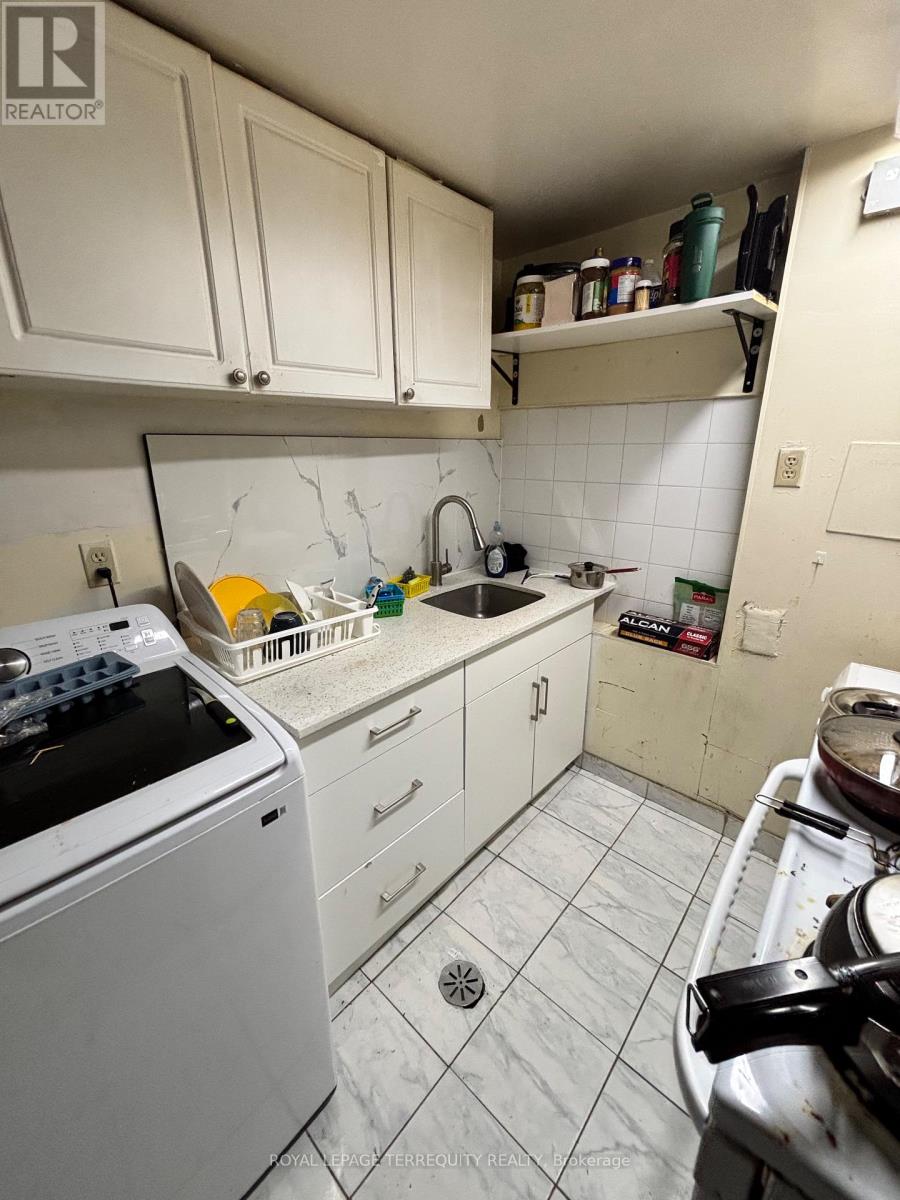 28 Keegan Crescent, Toronto, Ontario  M3J 1G2 - Photo 11 - W13167136