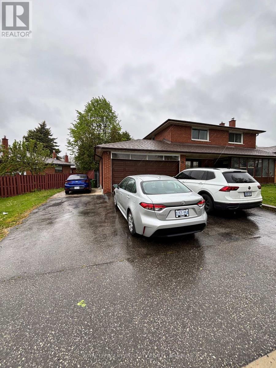 28 Keegan Crescent, Toronto, Ontario  M3J 1G2 - Photo 2 - W13167136