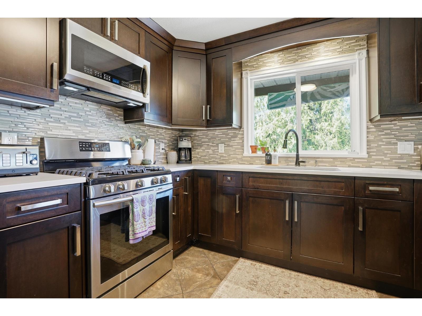 8953 Hammond Street, Mission, British Columbia  V2V 6X8 - Photo 5 - R3125139
