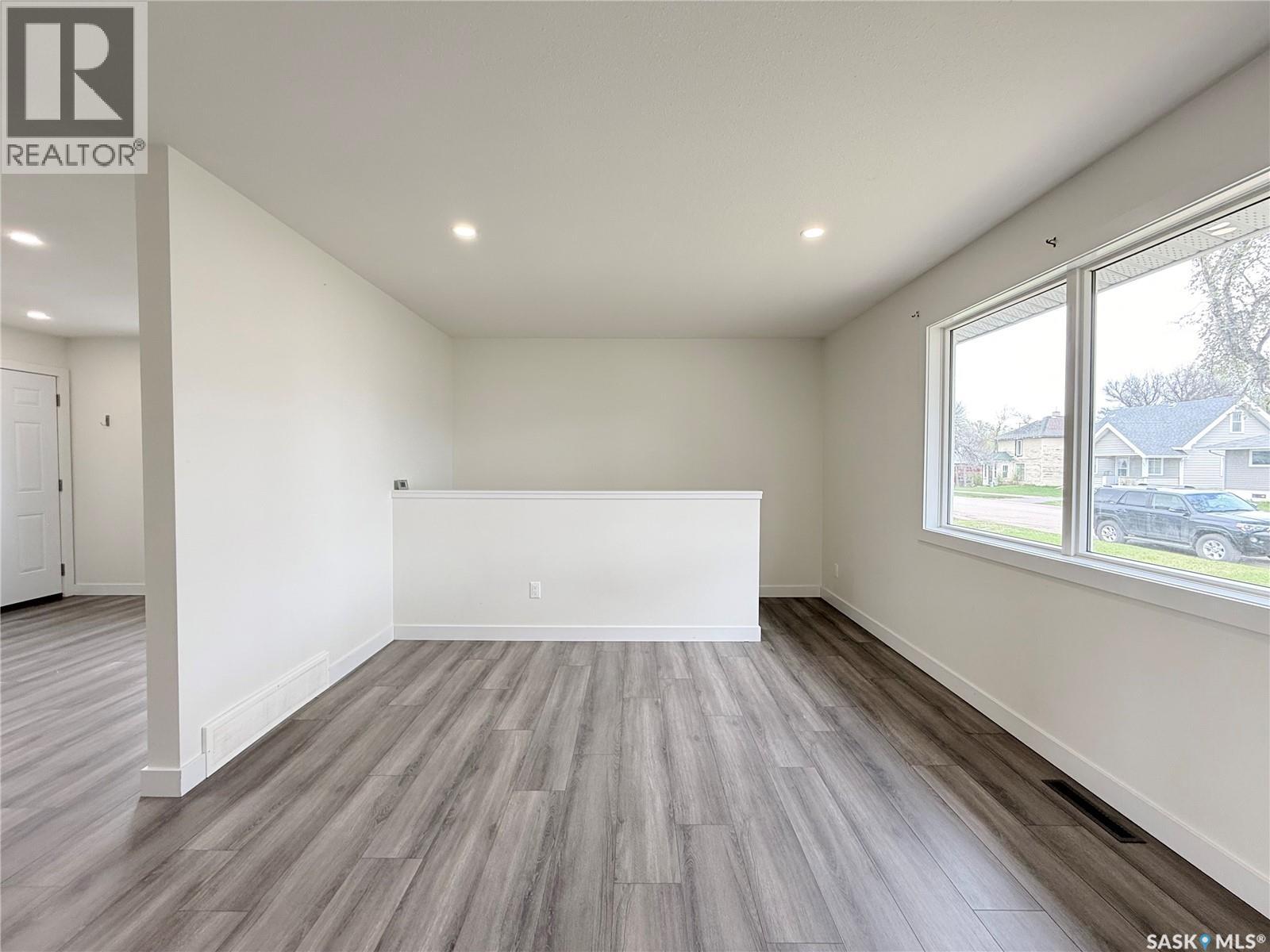 318 Mctavish Street, Outlook, Saskatchewan  S0L 2N0 - Photo 9 - SK036175