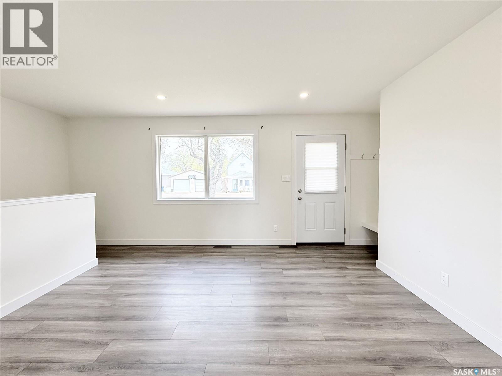 318 Mctavish Street, Outlook, Saskatchewan  S0L 2N0 - Photo 7 - SK036175