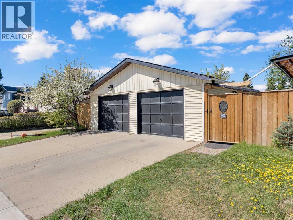 3409 39 Street, Red Deer, Alberta  T4N 5T7 - Photo 3 - A2313993