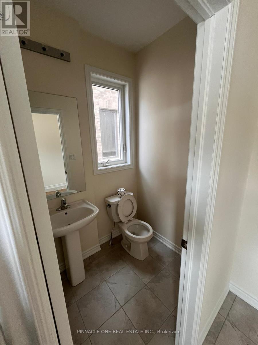 2107 Hallandale Street, Oshawa, Ontario  L1H 8L7 - Photo 3 - E13167174