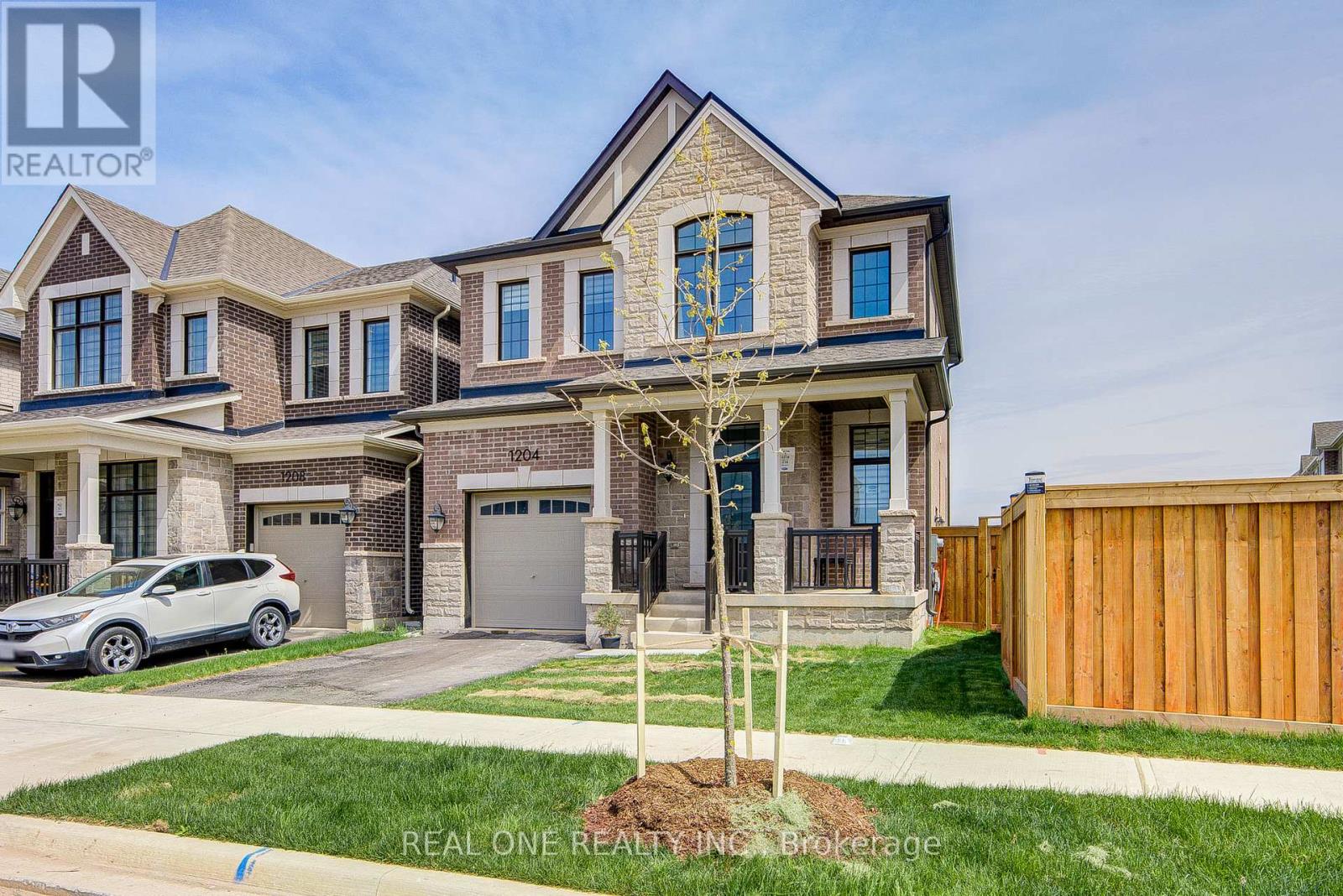 1204 Onyx Trail, Oakville, Ontario L6H 7G1 - Photo 2 - W13167168