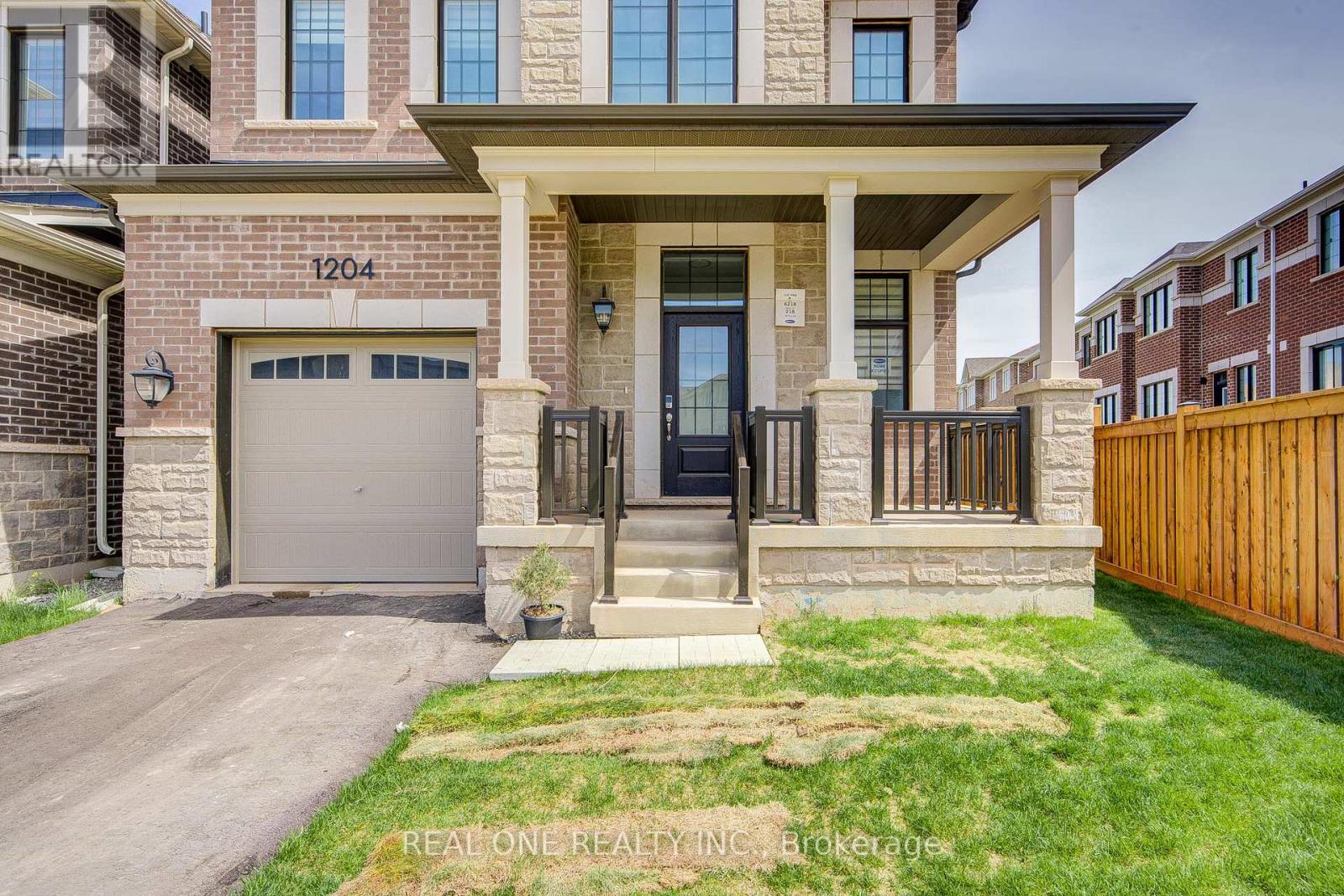 1204 Onyx Trail, Oakville, Ontario L6H 7G1 - Photo 3 - W13167168