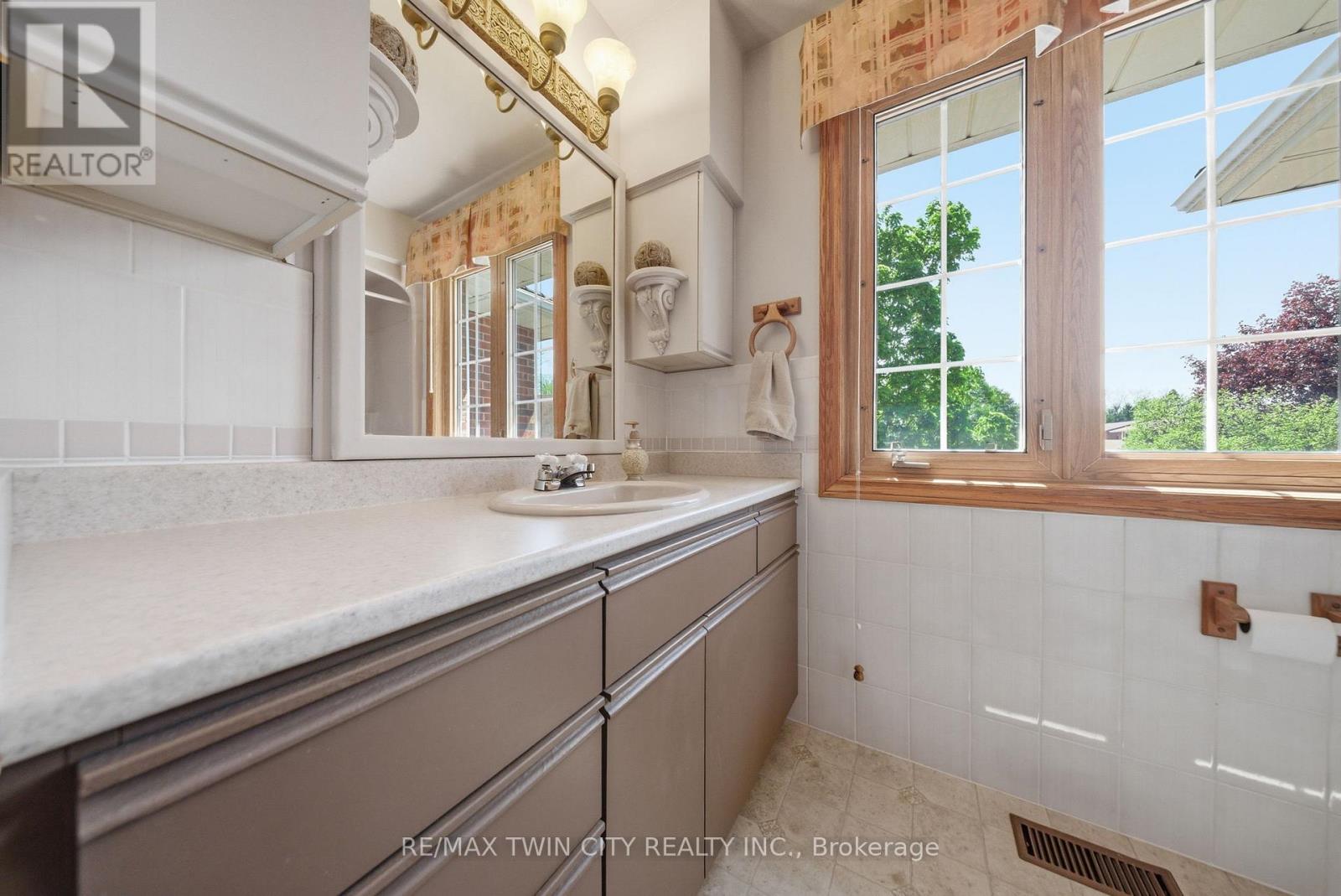 10 Riva Ridge, Brantford, Ontario  N3P 1R9 - Photo 28 - X13167186
