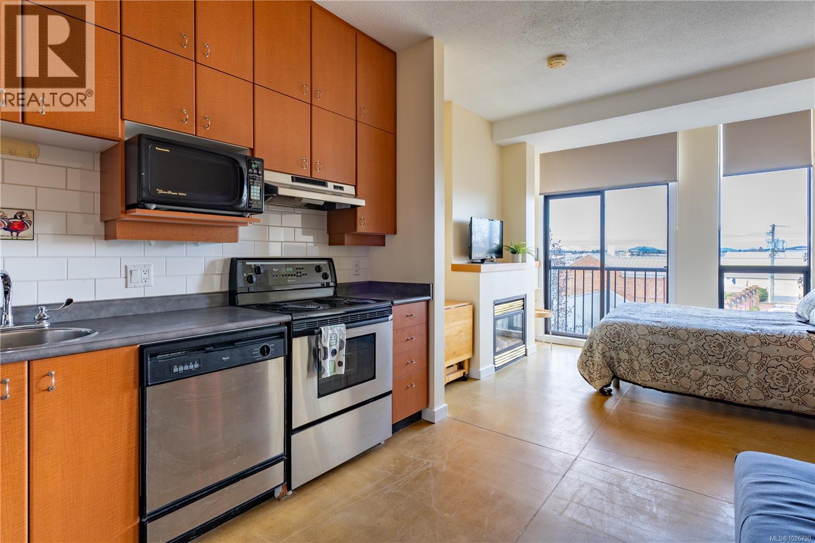 419 409 Swift St, Victoria, British Columbia  V8W 1S2 - Photo 3 - 1026790