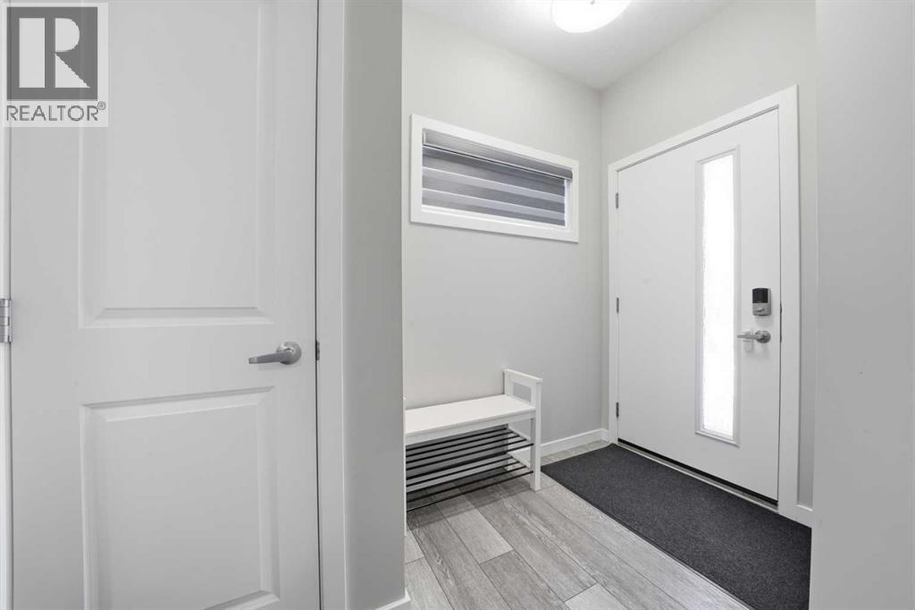 704 Creekstone Circle SW, Calgary, Alberta  T2X 4Y6 - Photo 11 - A2286641
