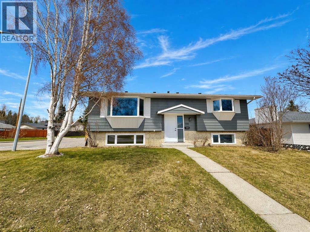 198 Silver Brook Road Nw, Calgary, Alberta  T3B 3J1 - Photo 2 - A2304001