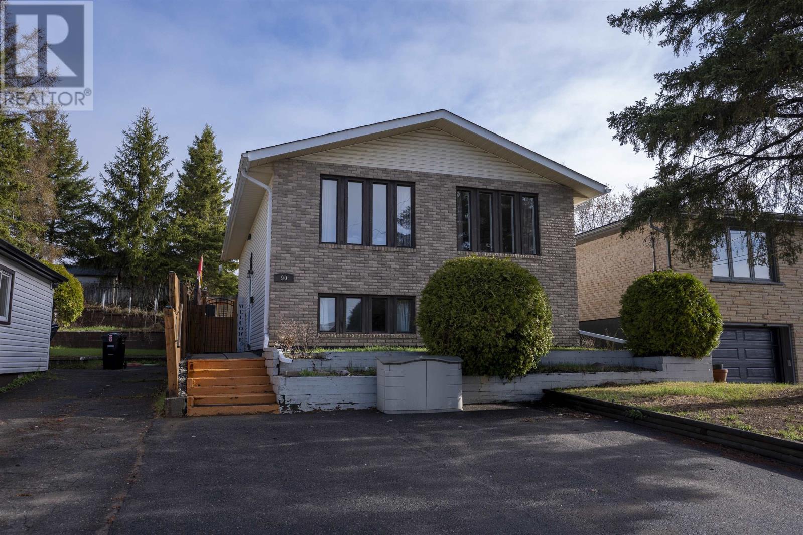 90 Logan AVE, Thunder Bay, Ontario