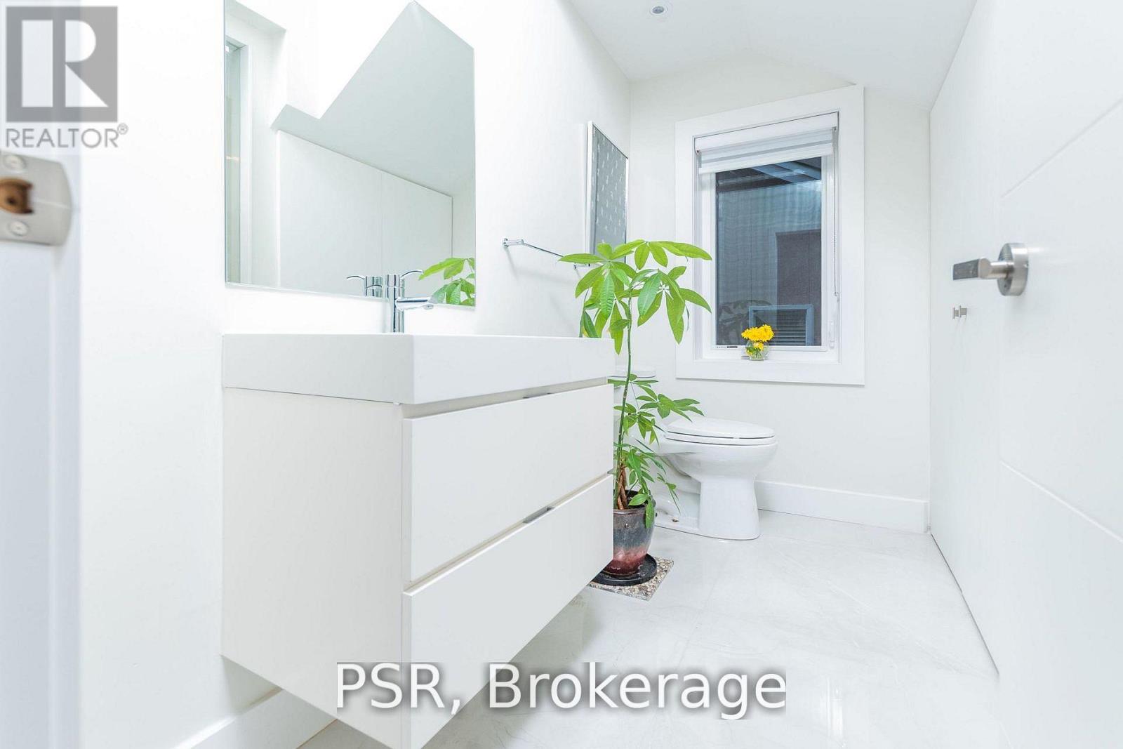 10 Bishop Street, Toronto, Ontario  M5R 1N2 - Photo 11 - C13167198